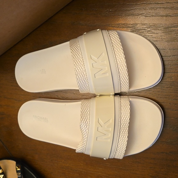 Michael Kors White Slides - Picture 1 of 4